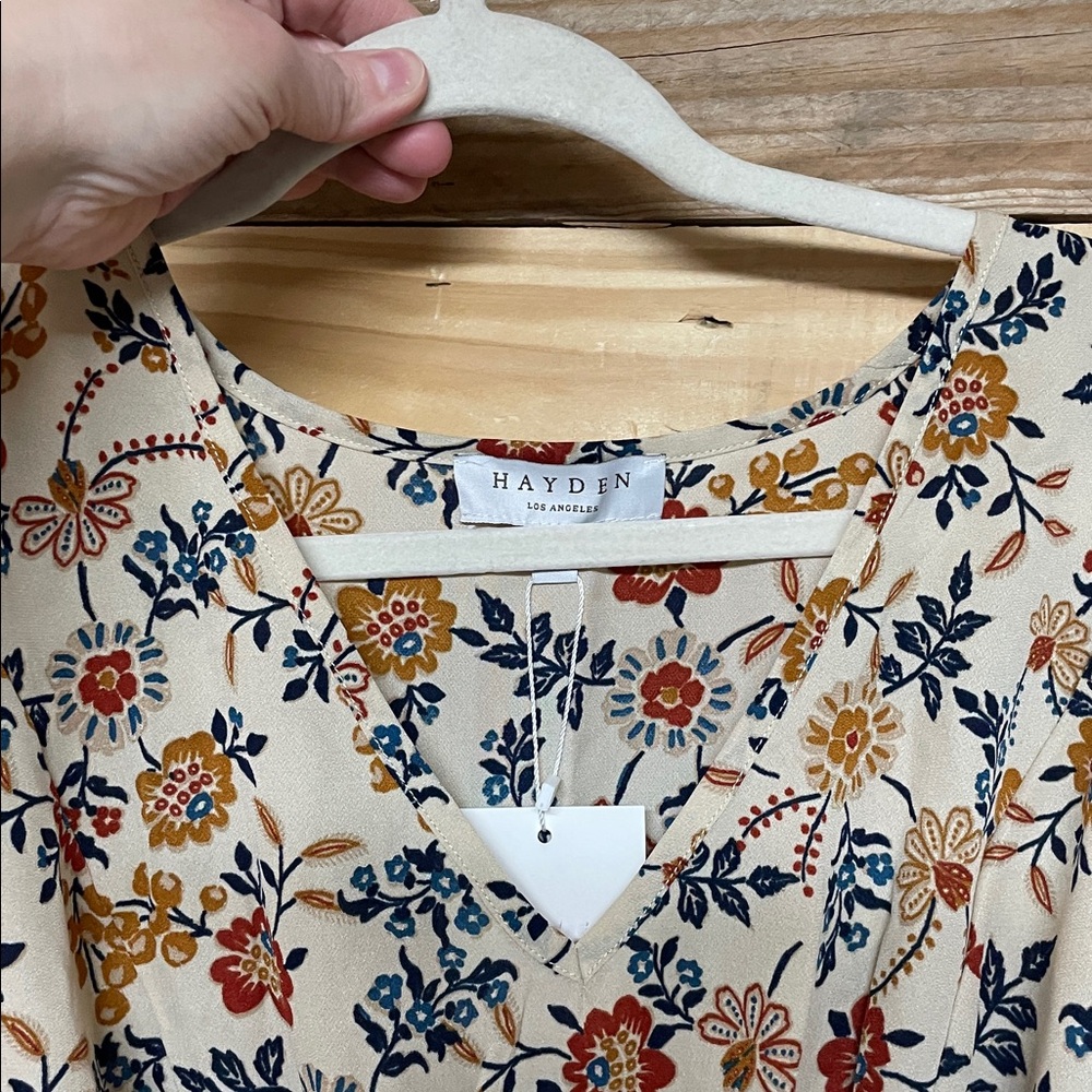 Hayden size L Multicolor Floral Flutter Sleeve Lightweight Chinch Waist Blouse - Picture 8 of 8